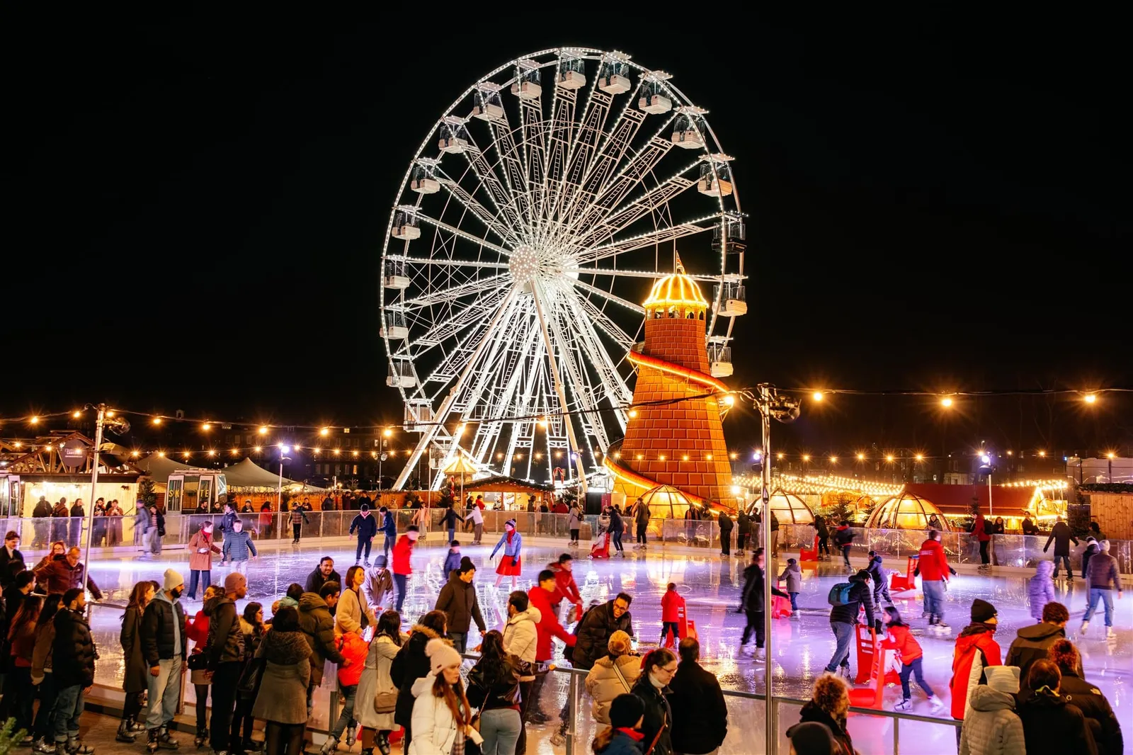 A Corporate Christmas Family Day: Entertainment That Worked Rain or Shine