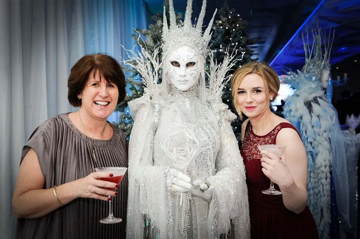 A Frosted Awards Night in London: How Entertainment Set the Scene