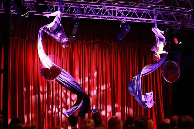 Aerial Performers, Circus Showman theme
