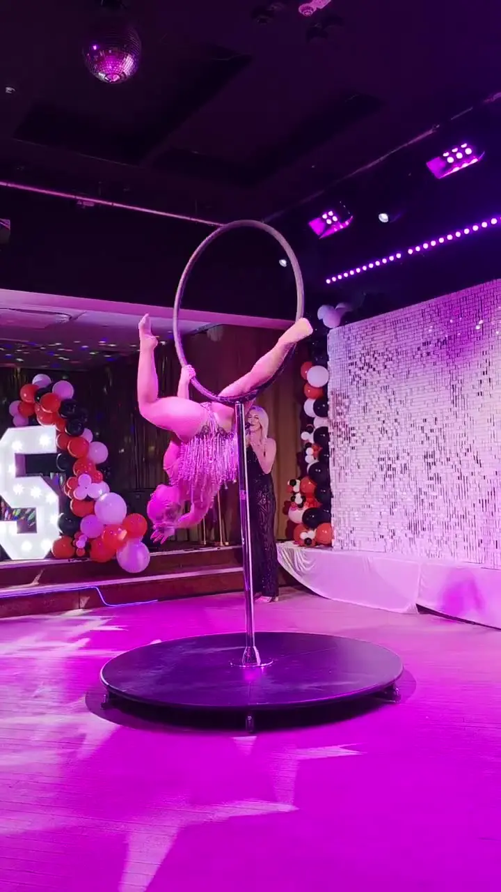 Improv: aerial performers, circus showman theme