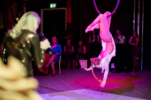 Singer and aerialist: aerial performers, circus showman theme