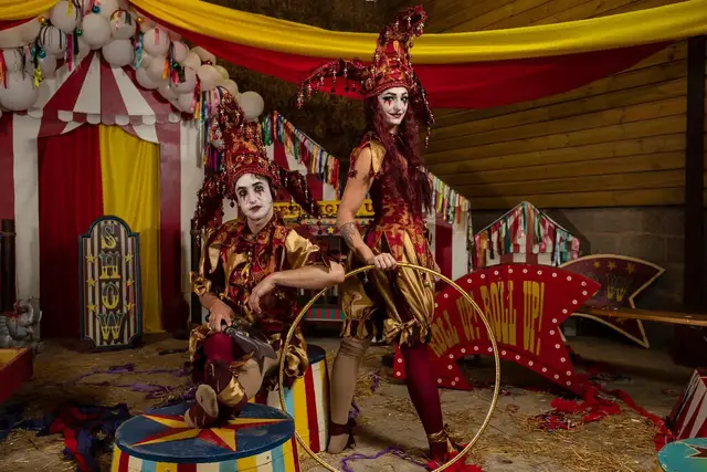 Circus Acts, Circus Showman theme