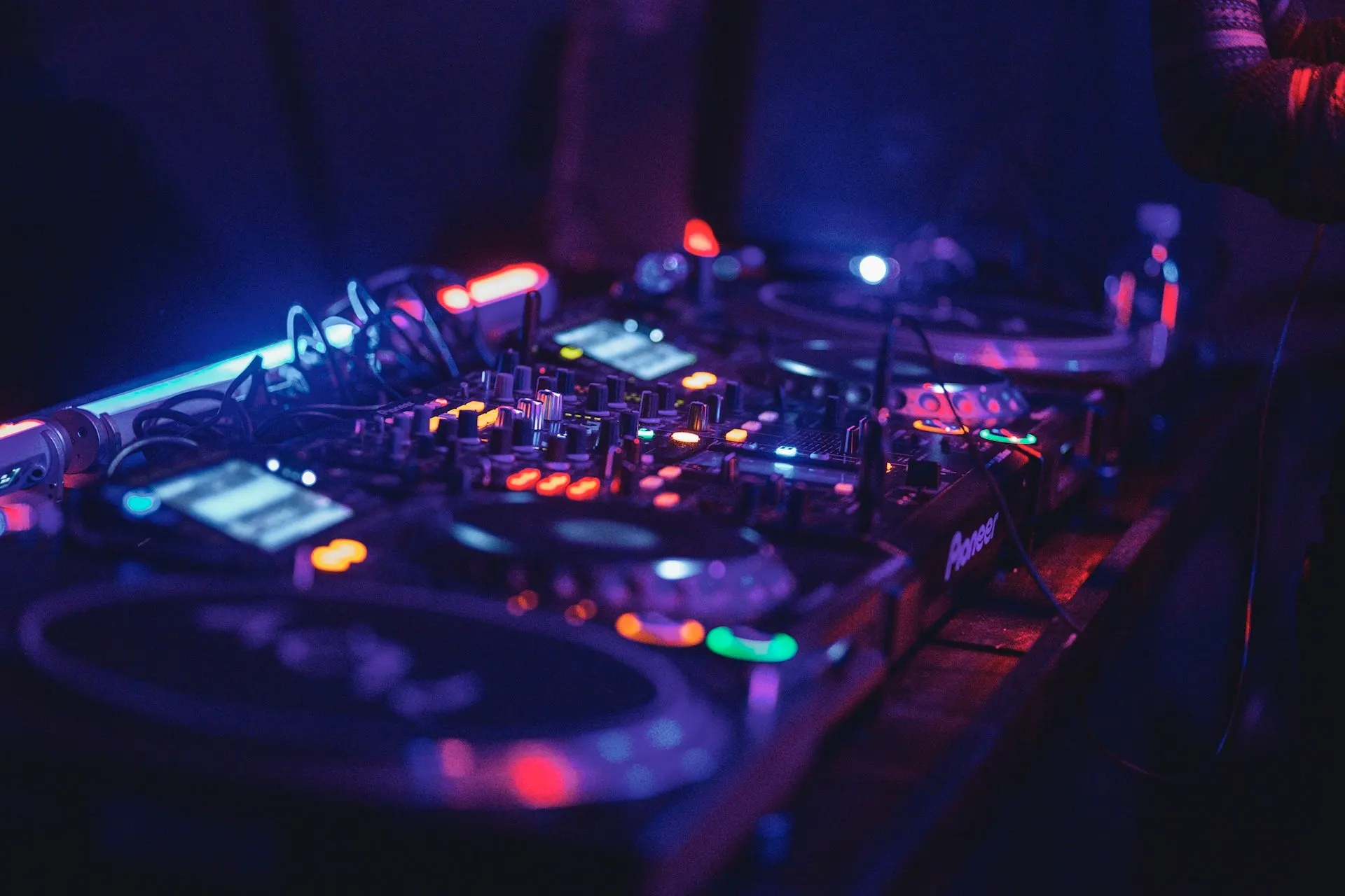 Djs