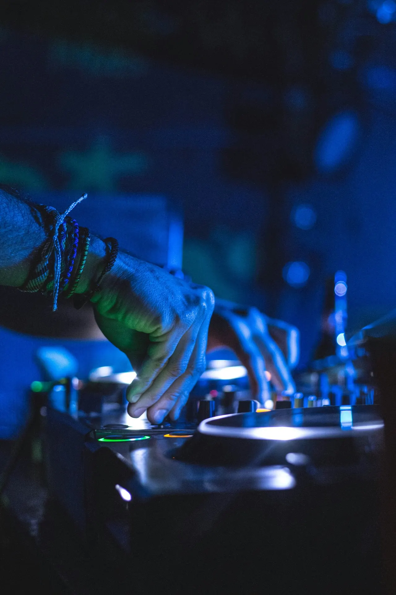Djs