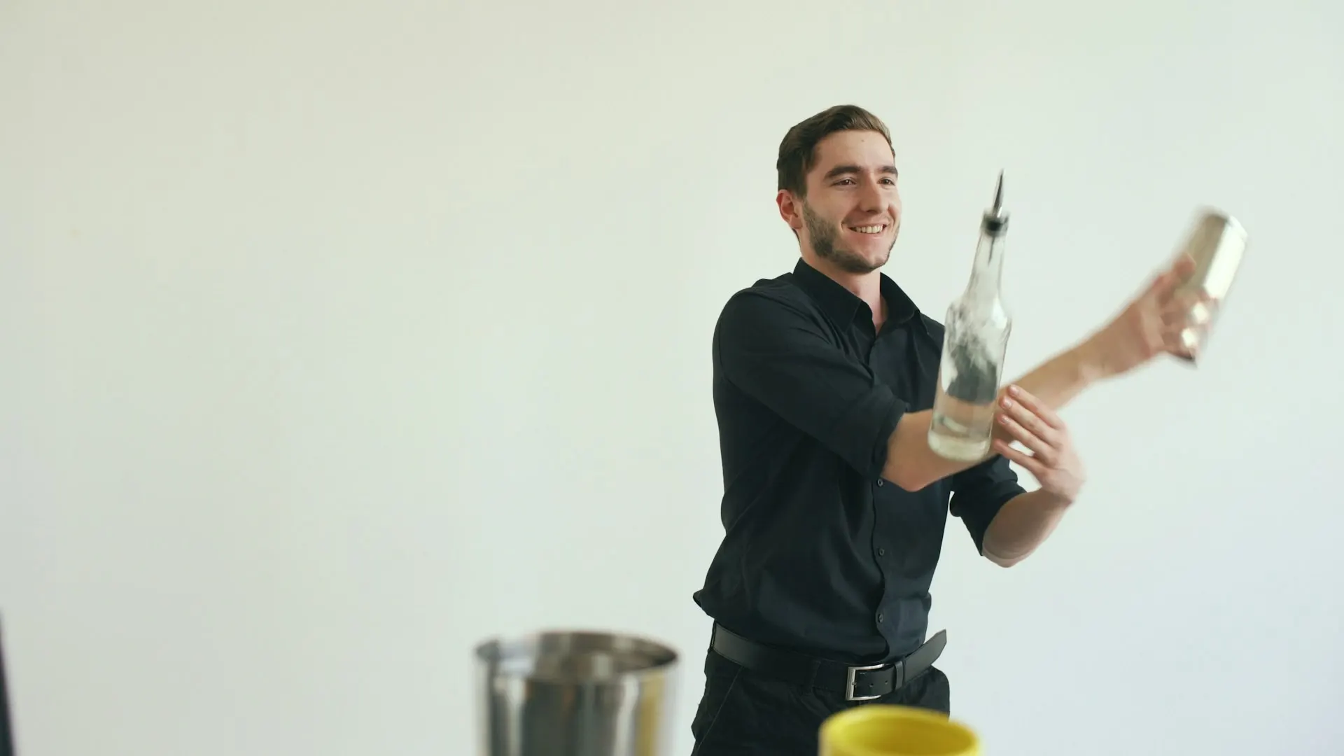 Bar flair: flair bartenders