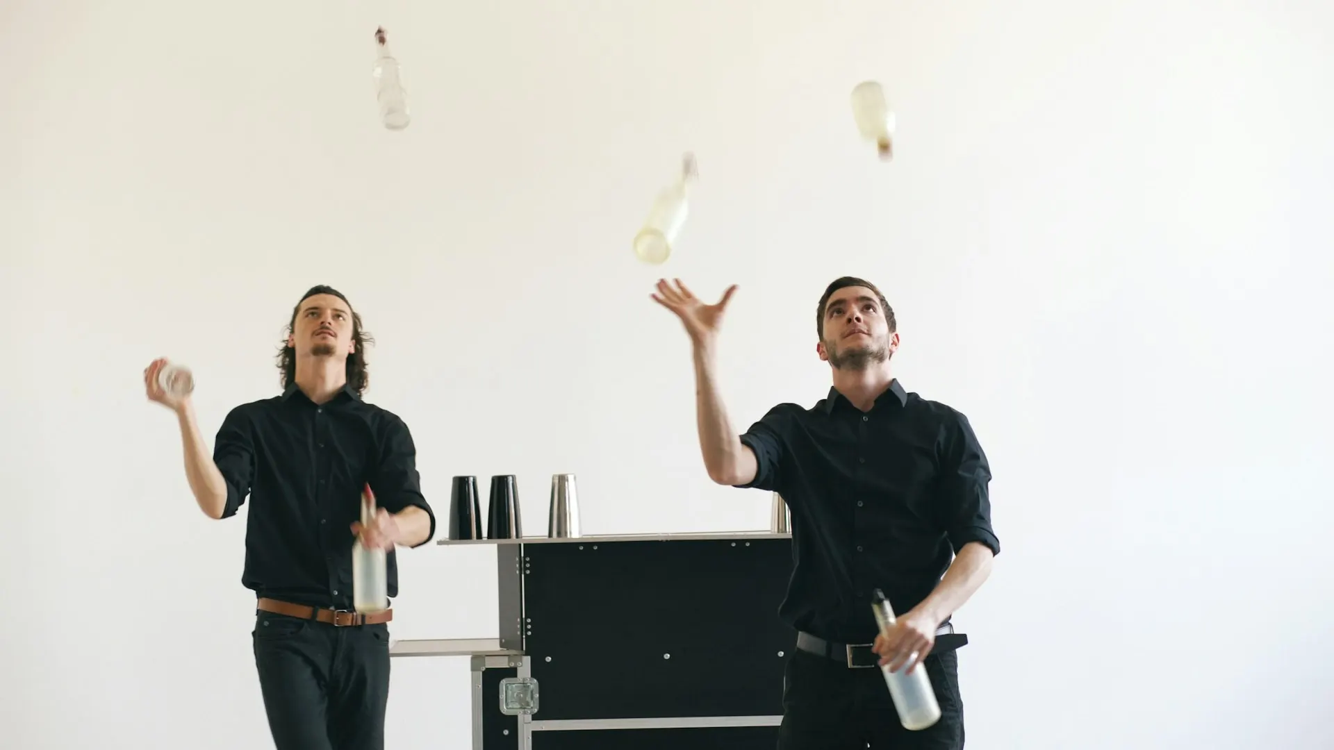 Bar flair: flair bartenders