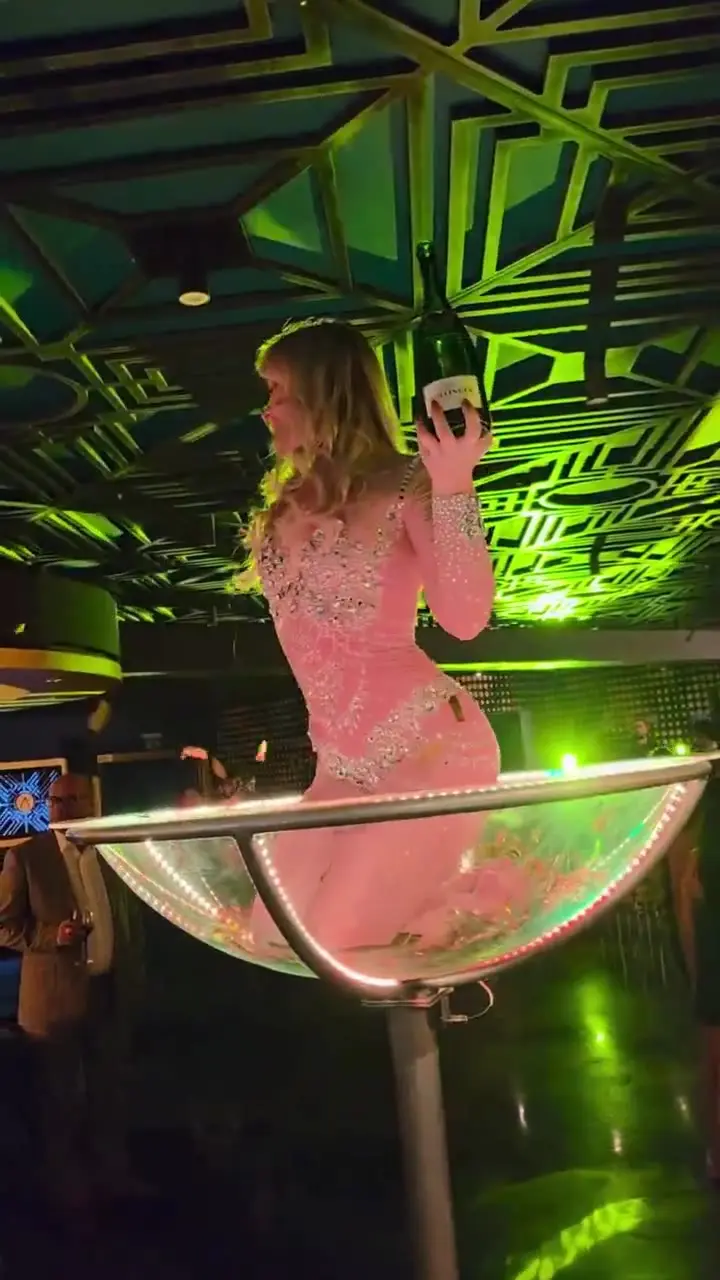Champagne pouring: giant martini glass