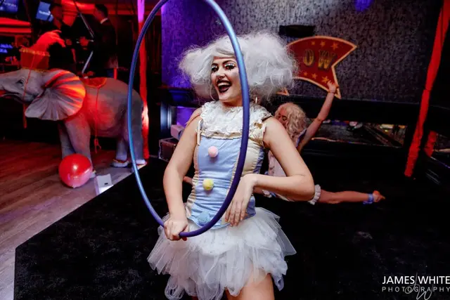 Hula Hoopers, Circus Showman theme