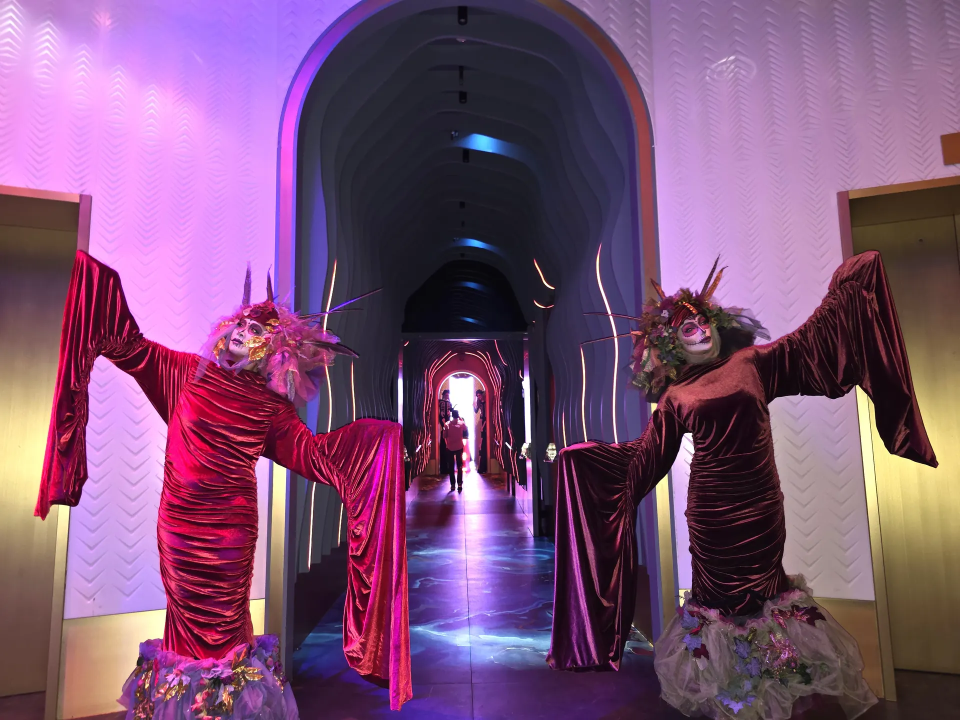 Floral venetians day of the dead: living statues