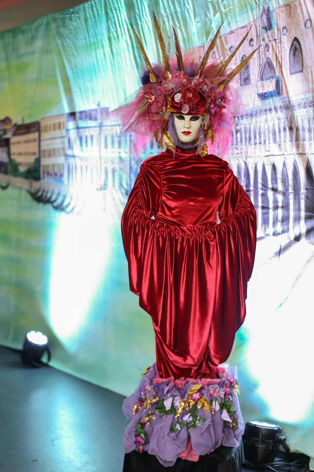 Venetian statue: living statues, enchanted garden theme