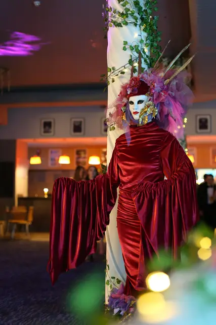 Venetian statue: living statues, enchanted garden theme