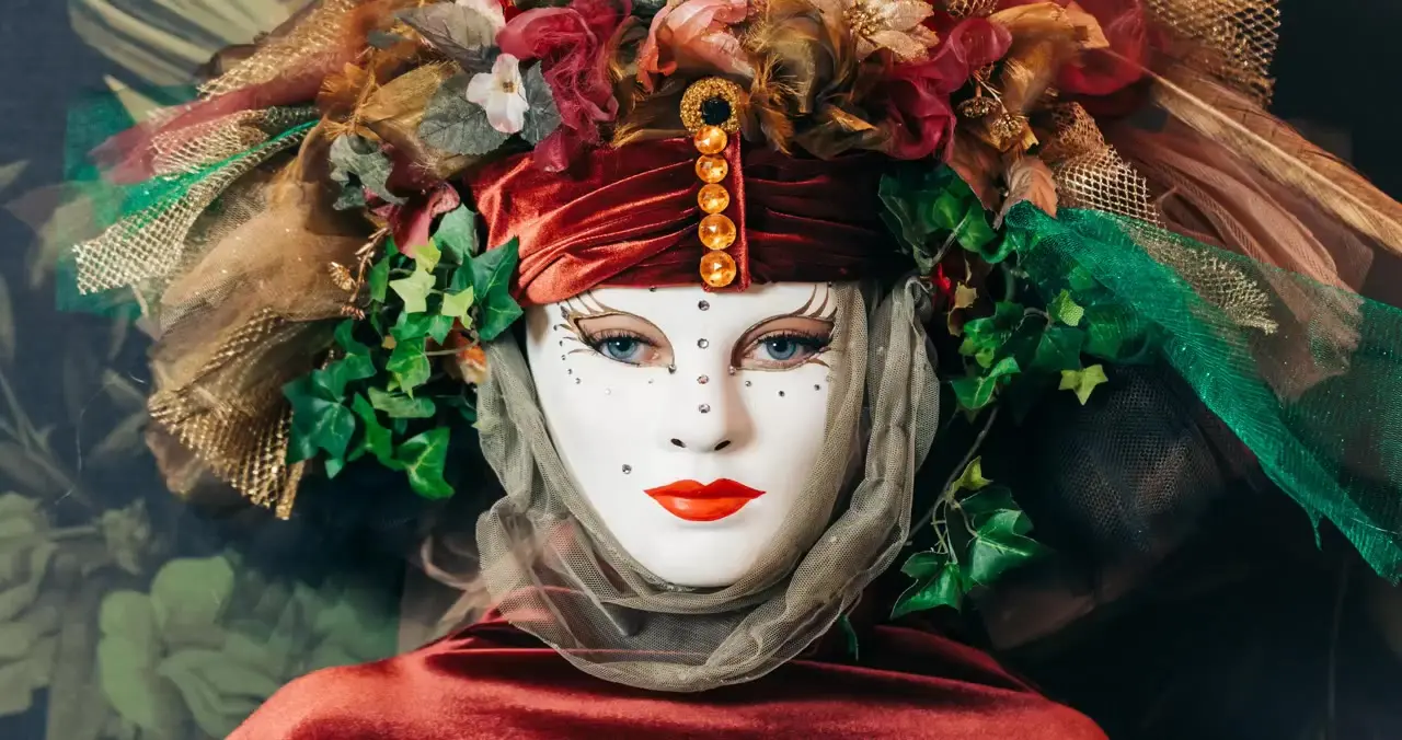 WITH MASKS: living statues, enchanted garden theme