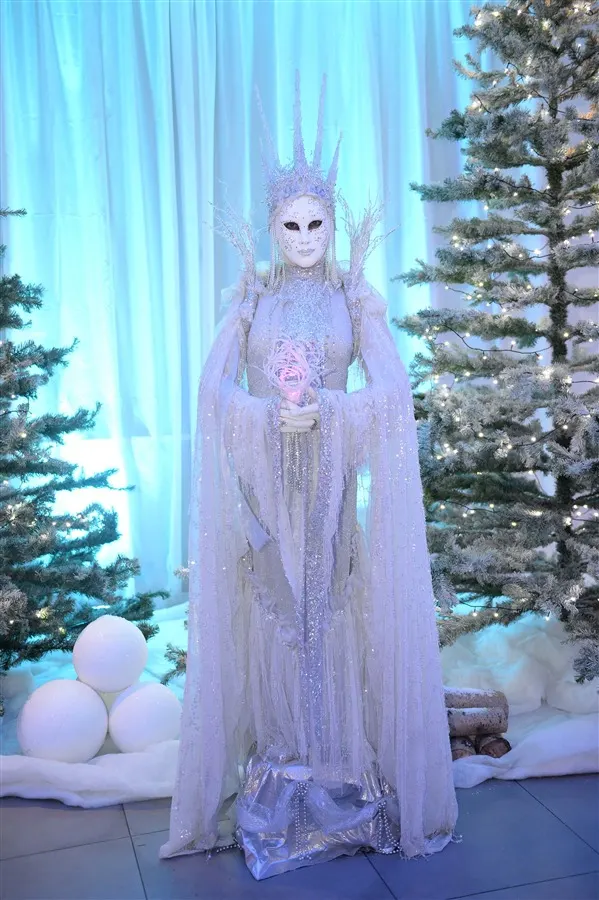 Ice venetian statue: living statues, winter wonderland theme