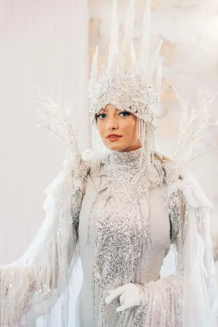 White: living statues, winter wonderland theme
