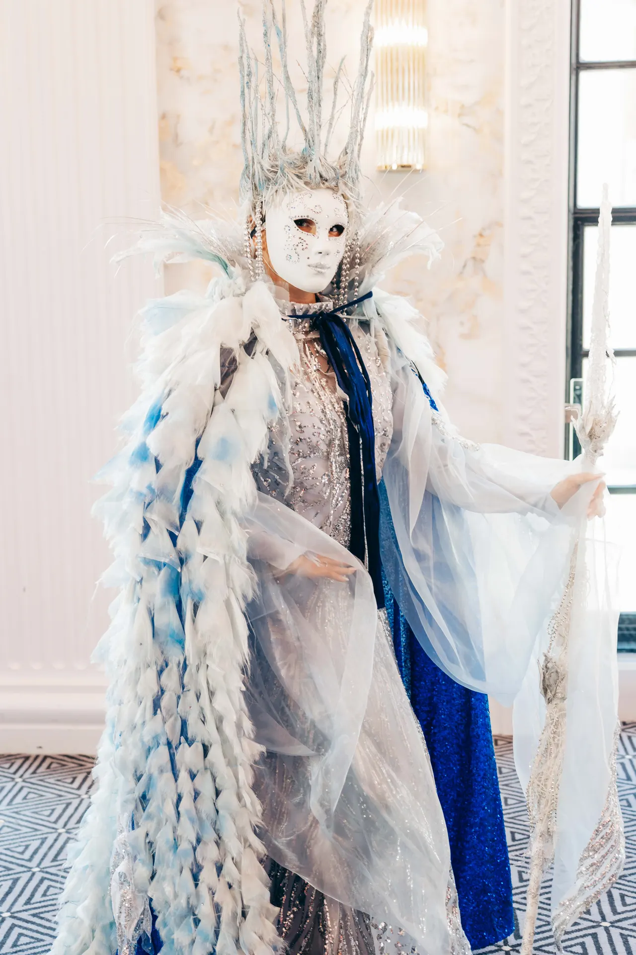 Blue: living statues, winter wonderland theme