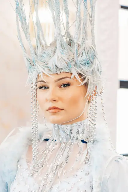 Blue: living statues, winter wonderland theme
