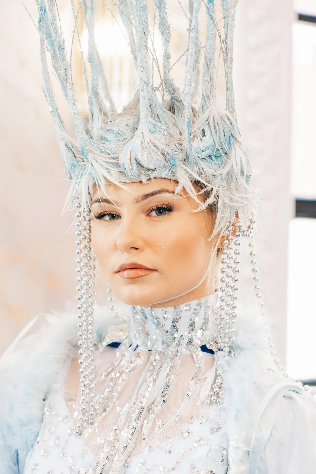 Blue: living statues, winter wonderland theme